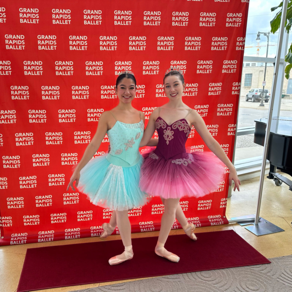 Meet and take photos with the dancers