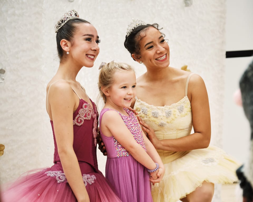 Princesses giving 5